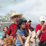 Encerrando as festividades na zona urbana, Casamento Matuto celebra a tradição histórica da cavalgada e das carroças enfeitadas em Girau do Ponciano